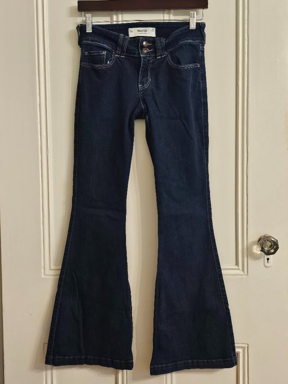 Hollister Women's Low Rise Flare Jeans - Sz. 4R/27 #0025
